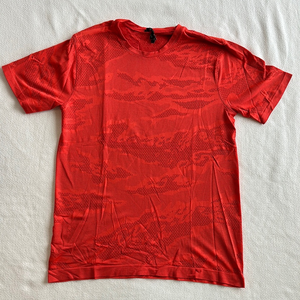 Men’s Lululemon Shirt Size Medium